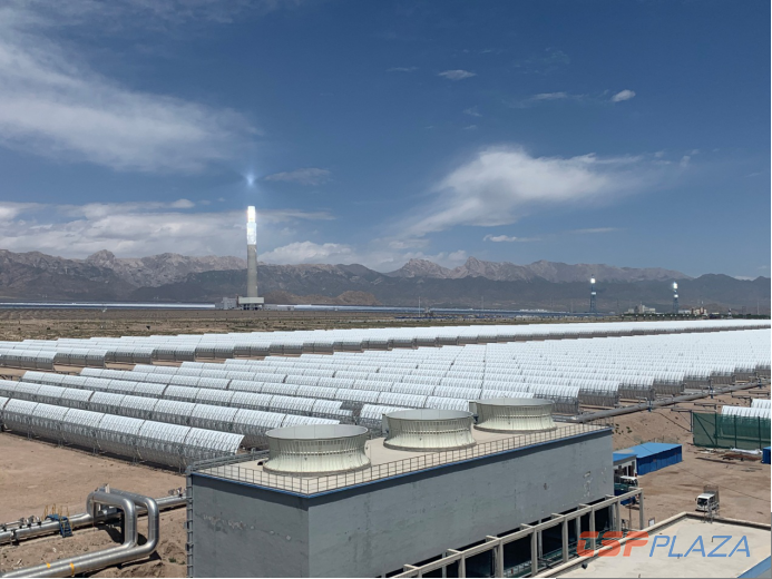中廣核德令哈光熱發(fā)電項(xiàng)目(槽式光熱發(fā)電).png